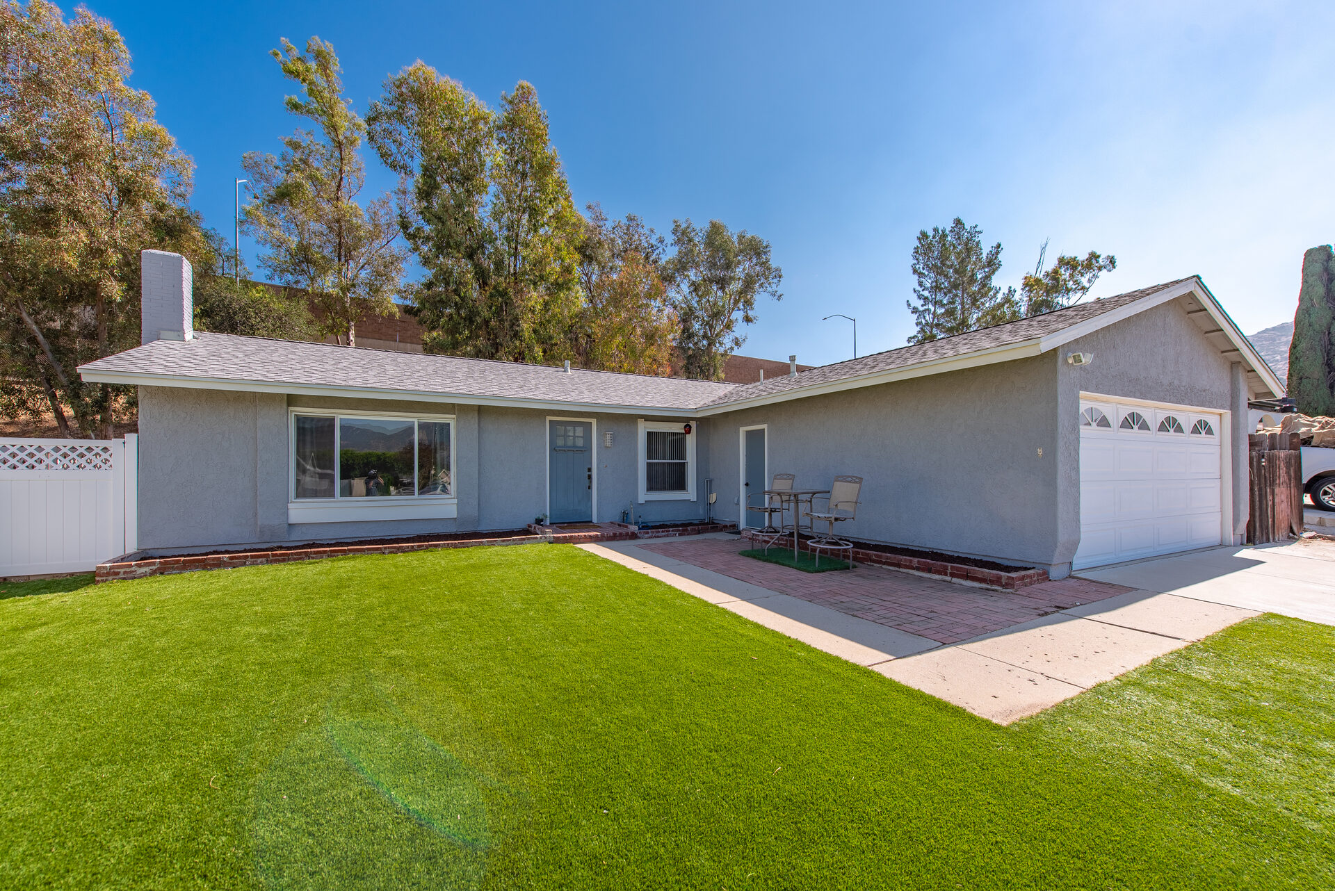 6395 Keystone Street · Front Approach
