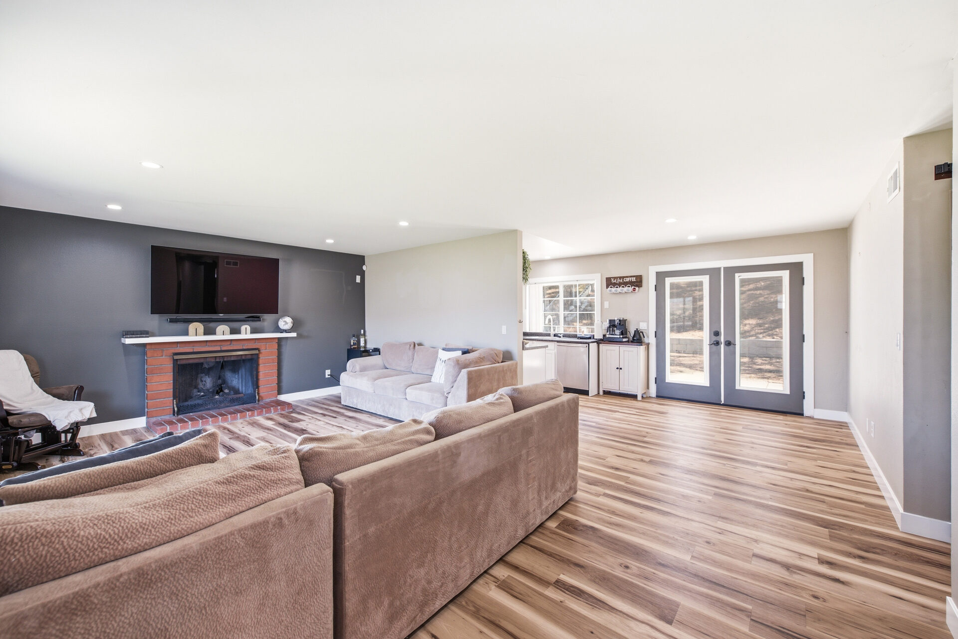 6395 Keystone Street · Living Room