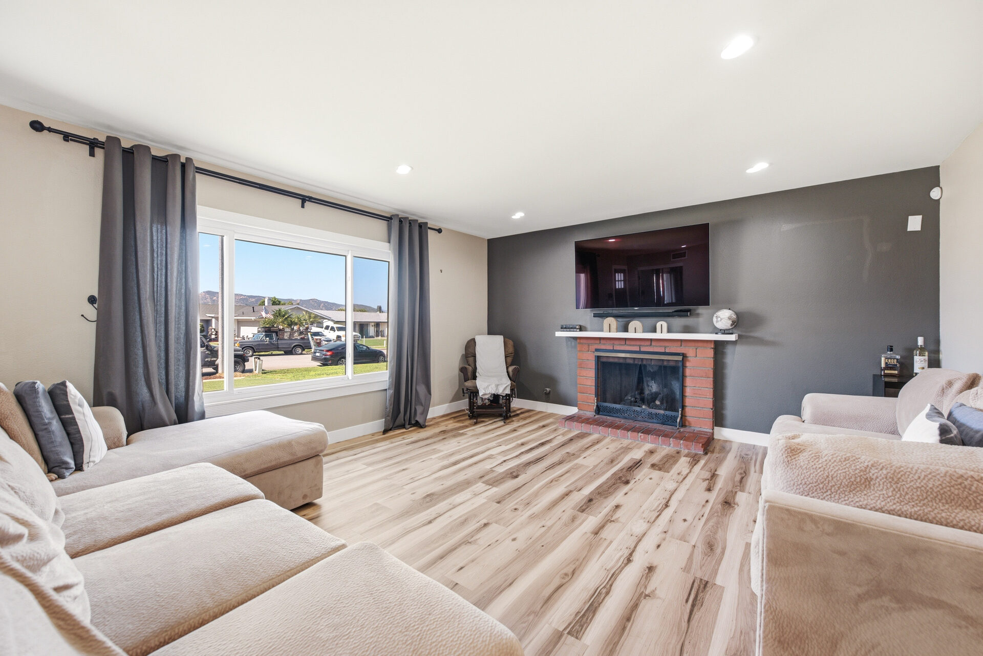 6395 Keystone Street · Family Room - Fireplace