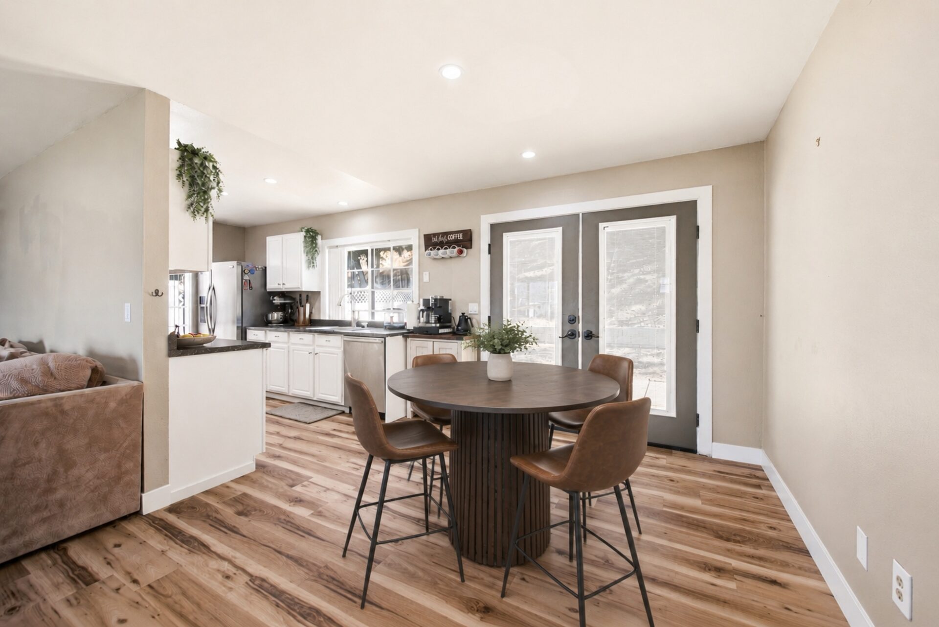 6395 Keystone Street · Dining - Virtually Staged